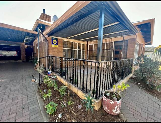 3 BEDROOM HOUSE FOR SALE IN VANDERBIJLPARK CE 1